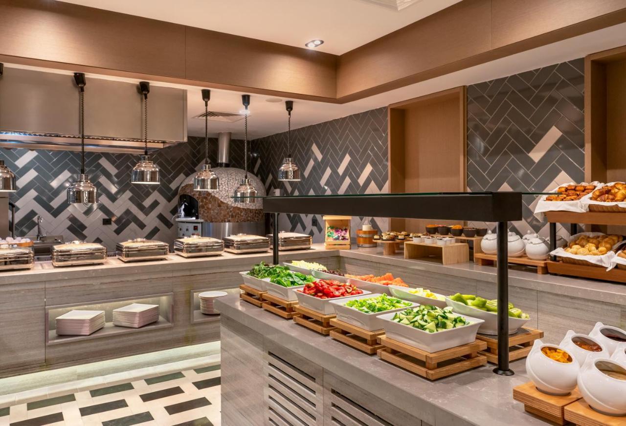 Radisson Collection Hotel, Bodrum Akyarlar Exterior foto The buffet at the hotel